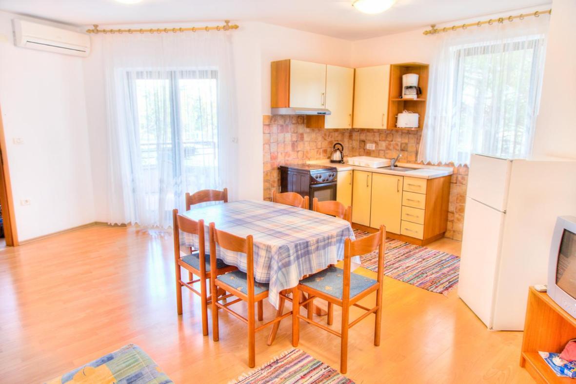 Apartment Josip 2011 Fažana Buitenkant foto