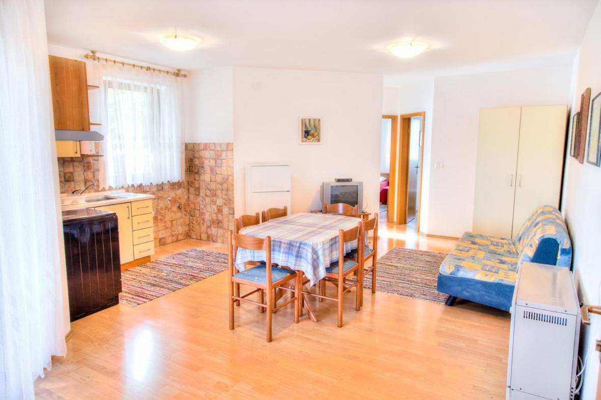 Apartment Josip 2011 Fažana Buitenkant foto