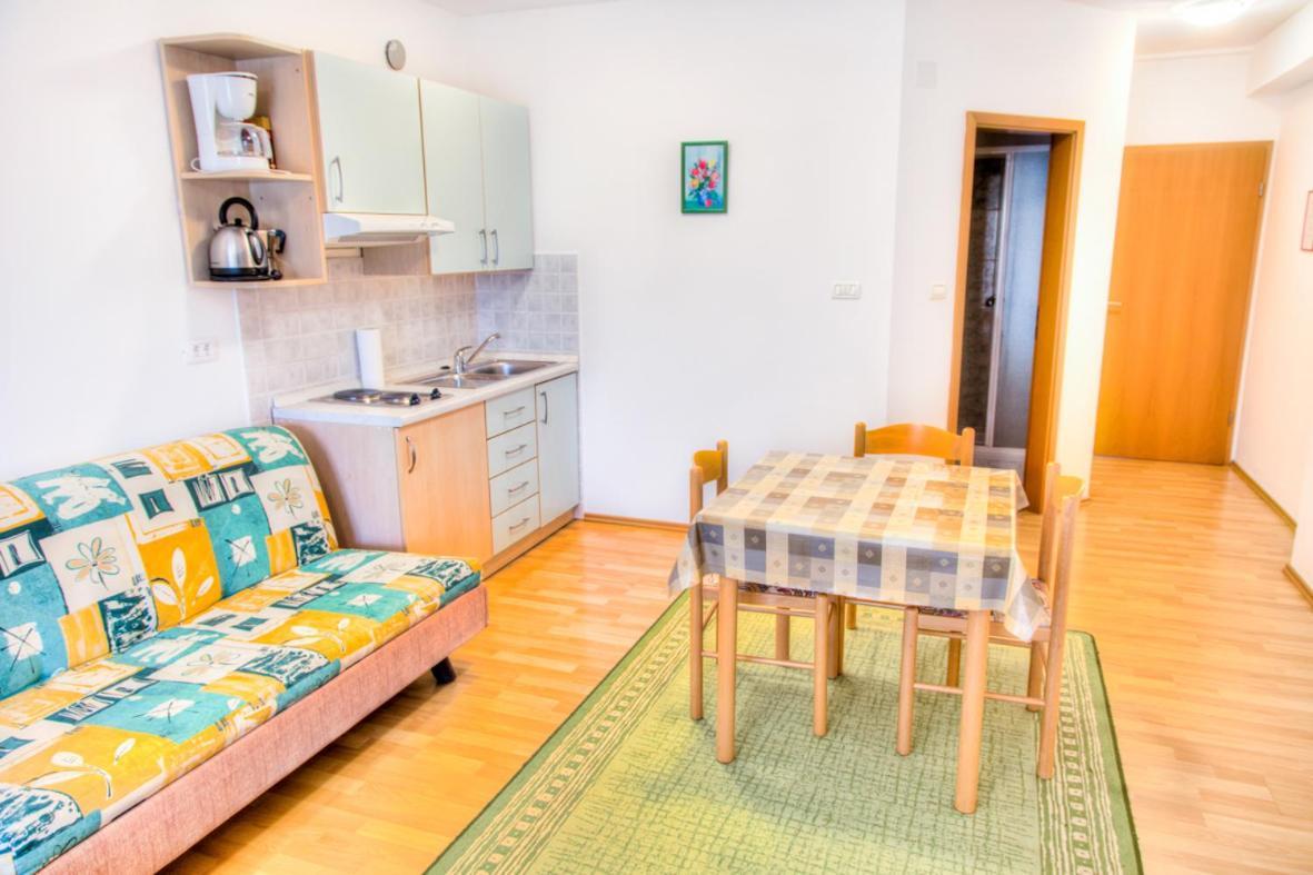 Apartment Josip 2011 Fažana Buitenkant foto